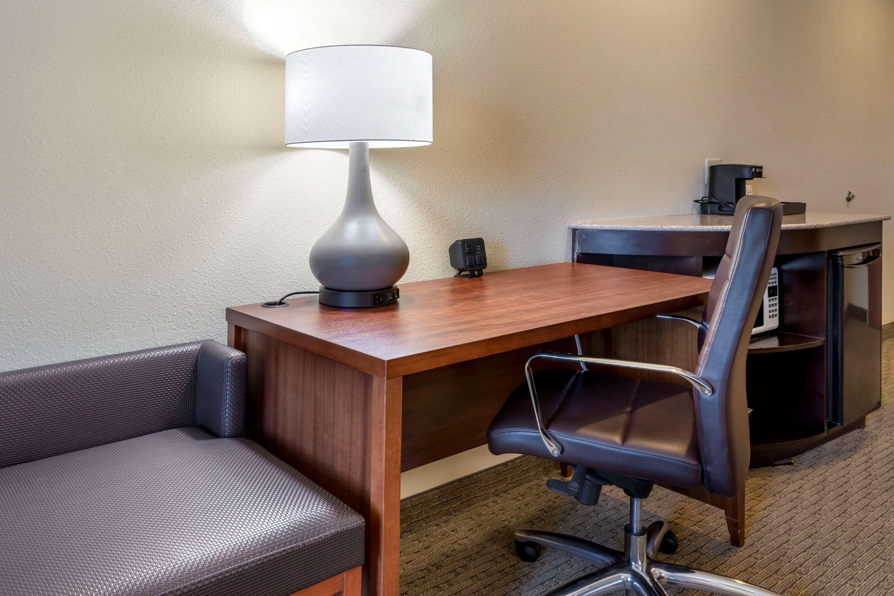 Comfort Suites Eugene Buitenkant foto