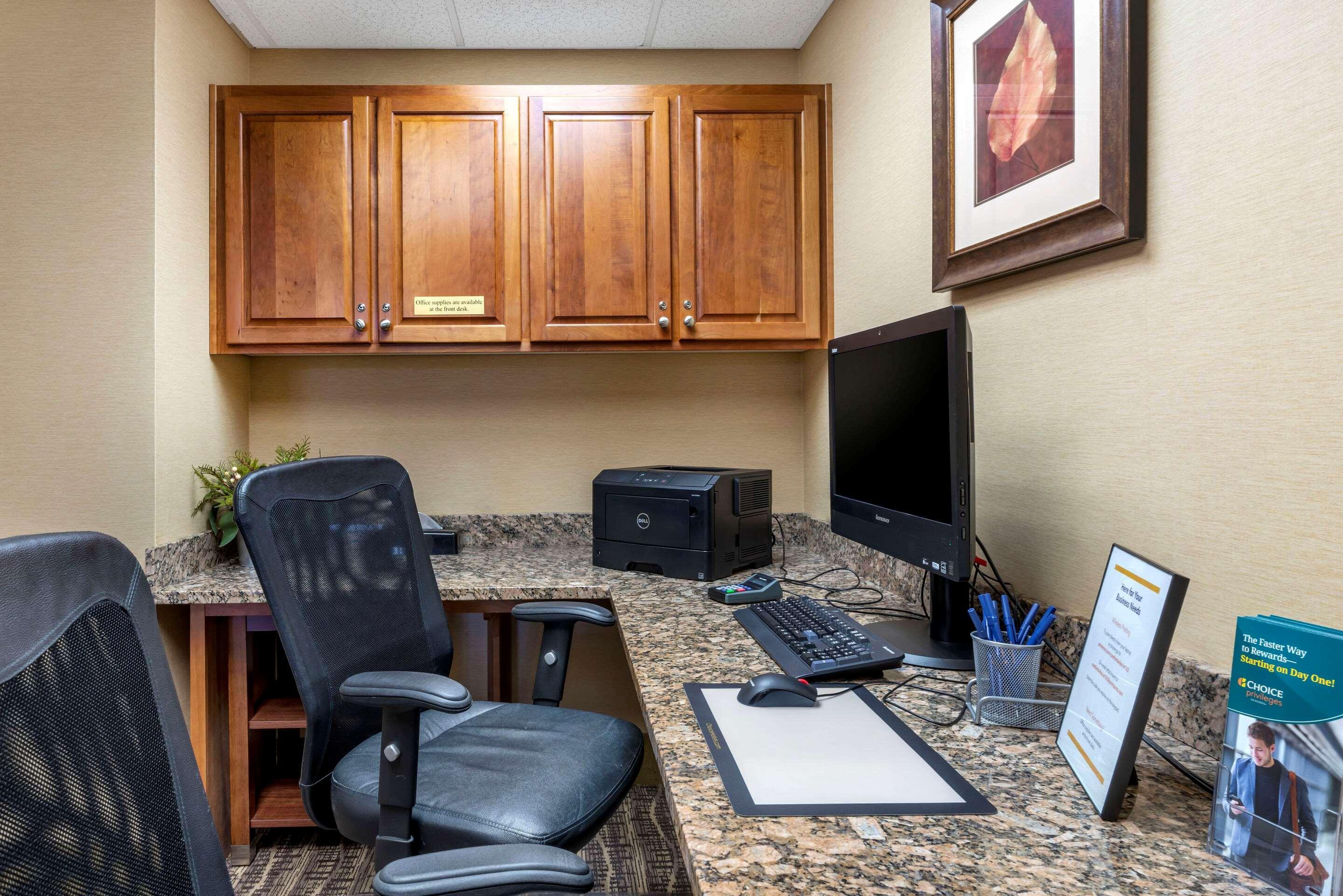 Comfort Suites Eugene Buitenkant foto
